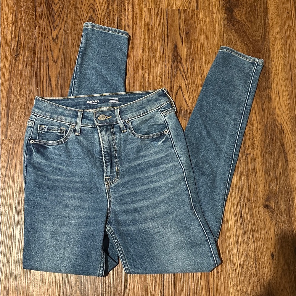 Old Navy rockstar super skinny extra high rise jeans size 2